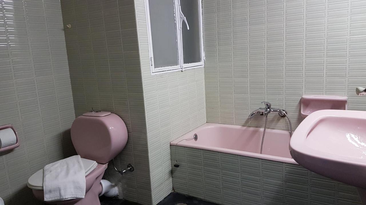 Apricot Apartment - Athens Center, 6 Bd, 2.5 Bath エクステリア 写真